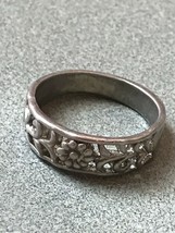Estate Cut-Out Daisy Flower Silvertone Band Ring Size 9 – top of ring is 0.25 in - £8.88 GBP