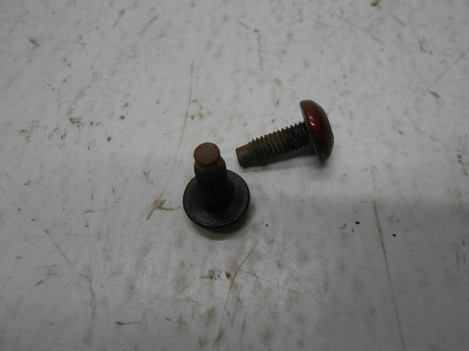 2008 Jeep Commander Gas Cap Bolts Paint Code PEM - $24.99