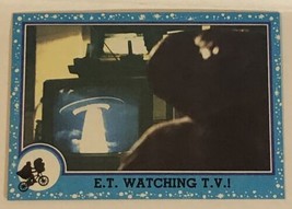 E.T. The Extra Terrestrial Trading Card 1982 #30 ET Watching TV - £1.54 GBP