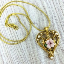 Vintage AVON Signed Designer Gold Tone Rose and Pearl Heart Necklace 18GP Chain - £18.16 GBP