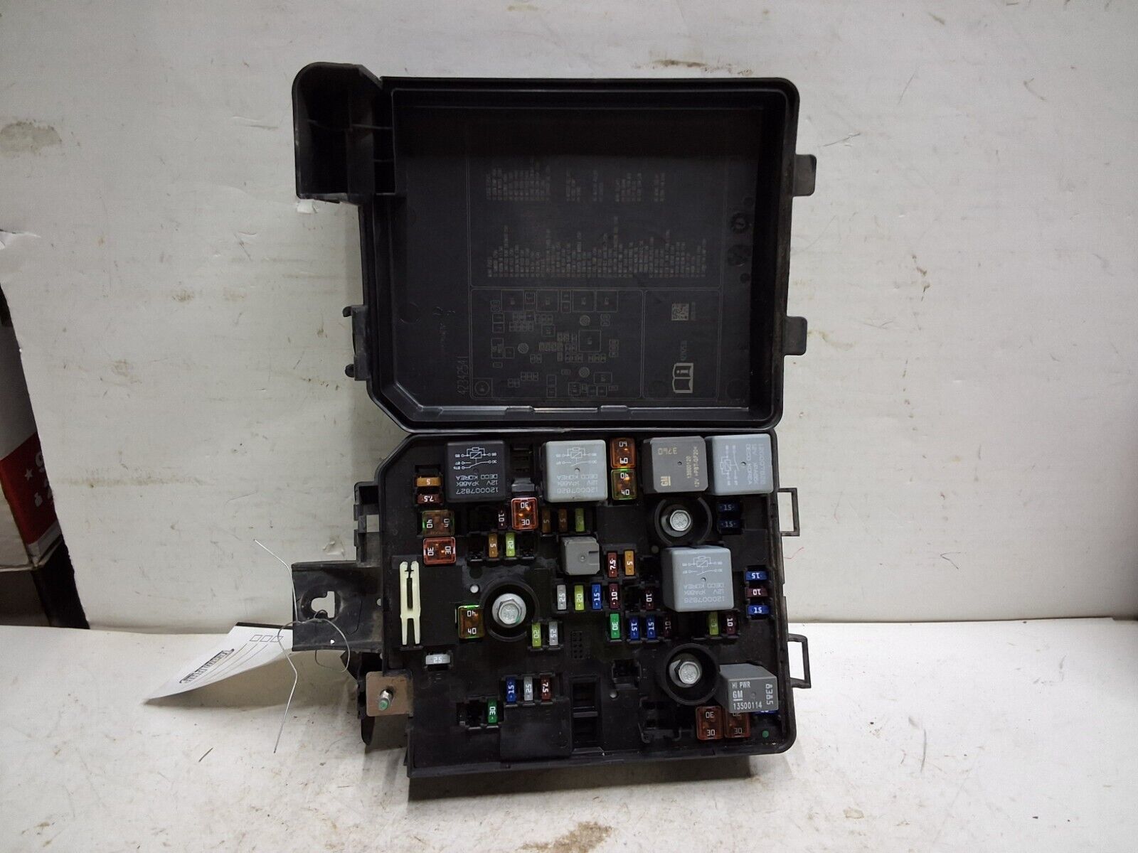 16 Chevrolet Trax engine fuse box assembly OEM 42342538 - $74.24