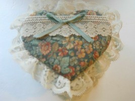 Vtg White Lace Floral Flowers with Ribbon Box Container Bedroom Storage Jewelry - £13.97 GBP