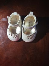 Kola Baby&#39;s Size 1 White Flower Baby Shoes-Brand New-SHIPS N 24 HOURS - £23.37 GBP