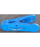 Clip - NICE- Weight Plastic Chip Clip - VGC - USEFUL LITTLE CLIP - VERSA... - $5.41 CAD
