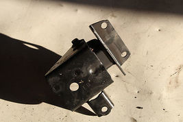 2000-2005 TOYOTA CELICA AT LEFT DRIVER SIDE ENGINE MOTOR / TRANSMISSION MOUNT image 3