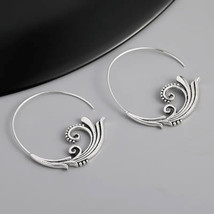 Floral Wire Hoop Earrings 1.5 Inch Silver - £9.66 GBP