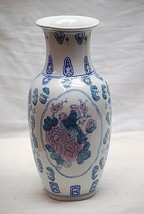 Vintage Style Asian Chinese Vase w Flower Pattern Home Mantel Shelf Decor - £27.12 GBP