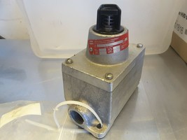 Crouse Hinds DS478 M90 Explosion Proof Push Button Pilot Light Switch Used $149 - £111.36 GBP