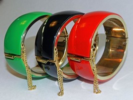 Vintage 1960&#39;s Enamel/Gold-Tone (or Brass) Chain Clasp Bangle Bracelets x3 - £35.44 GBP