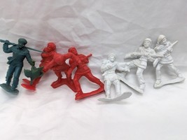 Lot Of (7) Vintage 1960 Winter Soldiers With Hats Guns Knife Duck Toy 2&quot; - $17.81