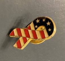 VTG American Flag Ribbon Pin Patriotic Gold Tone Stars And Stripes Hat Pin Lapel - £10.24 GBP