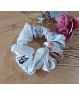 100% Mulberry Silk Hair Scrunchie Soft Beige Pastel Ponytail Holder for Women - $13.07 CAD