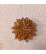 Beautiful Vintage Flower Brooch Pin Textured Brushed Gold Tone - $9.50 CAD