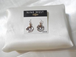 Nine West 1-1/4&quot; Silver Tone Hammered Metal Dangle Drop Earrings Y610 - £6.65 GBP