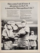 1966 Print Ad Metropolitan Life Insurance Doctors in Operating Room - £14.14 GBP