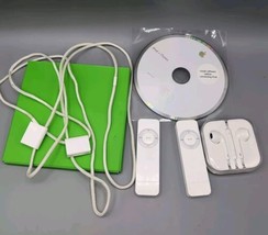 2 Apple iPod shuffle 1st Generation White 1GB &amp; 512 MB With Lanyards &amp; ITunes CD - £30.47 GBP