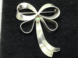 Sterling Bow Brooch Pin With Opal 1940s-50s RETRO ESTATE JEWELRY - £50.08 GBP