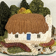 But N Ben Cottage Fraser Creations Made in Scotland 1990 Sculpture - $9.49