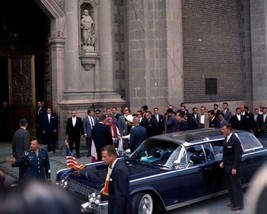 President John F. Kennedy and Jackie exit limousine at Basilica New 8x10 Photo - £6.92 GBP