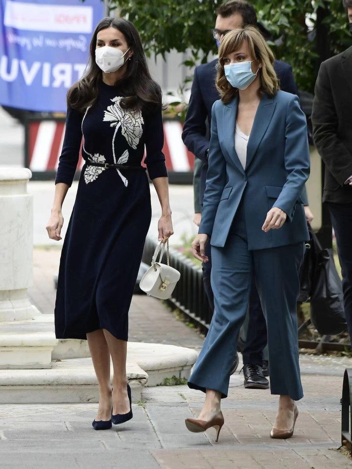 Queen Letizia Inspired Navy Flora Wool Knit Midi Dress with 3/4 Sleeves AU 12 Item image 2