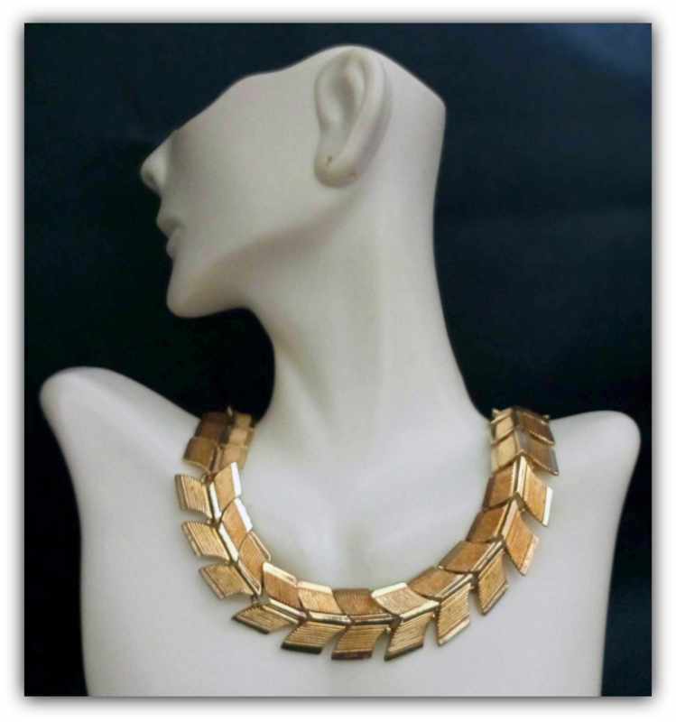 Vintage CORO Gold Tone Arrow Choker Necklace  - $21.99