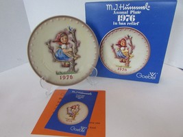 Hummel 6th Annual Plate Spring 1976 Bas Relief Boxed Collector Plate - $14.80
