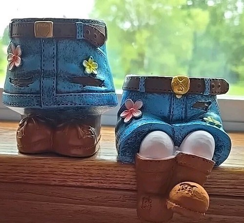 Two (2) Polyresin Planters ~ Indoor/Outdoor Flower Pots ~ 1-Standing 1- Sitting Item image 6