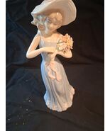 House of Lloyd figurine Gathering Flowers 1998 statue sculpture gift bon... - $164.35 MXN