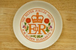 Vintage English China Wedgwood Plate Queen Elizabeth Ii Silver Jubilee 1977 - $19.79