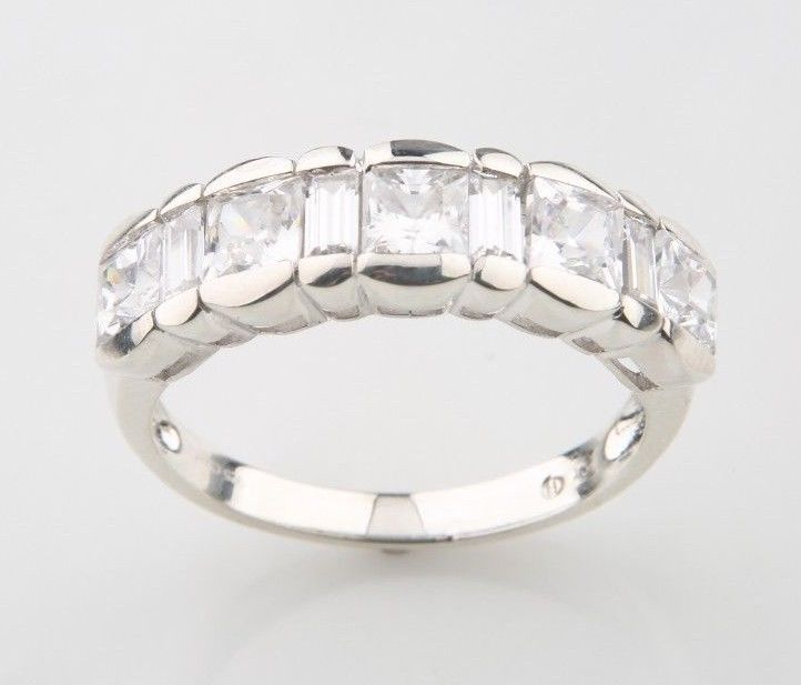 K☆ Sterling Silver & Cubic Zirconia Ladies' Ring, Size 9 (4.3g) .925 Silver CZ - $124.74