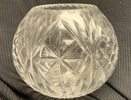 Crystal Prescut Clear Round Vase - $15.30