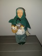 Byers Choice Caroler CRIES OF LONDON 1995 DOLL MAKER VENDOR  with TAG - $745.59 MXN