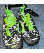 DSG water shoes new with tags toddler size 10 - $223.90 MXN