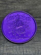 PURPLE WALT DISNEY WORLD SURPRISE PARADE 20TH ANNIVERSARY TOKEN COIN KG JD - $642.63 MXN PURPLE WALT DISNEY WORLD SURPRISE PARADE 20TH ANNIVERSARY TOKEN COIN KG JD - $642.63 MXN