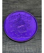 PURPLE WALT DISNEY WORLD SURPRISE PARADE 20TH ANNIVERSARY TOKEN COIN KG JD - €29,83 EUR