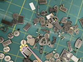 Graphic Metal Sets, Charms, Label frames, Embellishments - $122.24 MXN