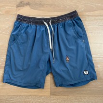 Vuori Kore Men&#39;s Shorts 7.5&quot; Lined Athletic Hybrid Blue Medium Campfire - $38.69
