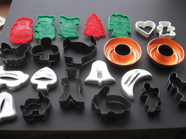 Assortment of 20 Cookie Cutters and 2 Small Ring Molds - 22 Baking Accessories  - £19.97 GBP