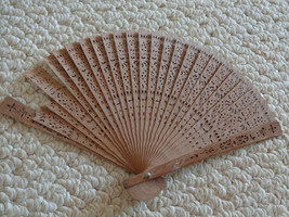 Vintage Beautiful Collectible Wooden Hand-Held Fan (#0702) - £15.63 GBP