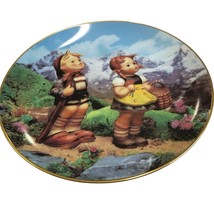 M.I. Hummel Plate Little Explores Little Companions Collection Danbury M... - £12.79 GBP