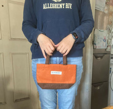 New Le Creuset LC Orange Felt Hand Lunch Mini Tote Bag (Original Package) - £8.05 GBP