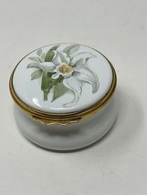 Vintage Kingsley Enamels Trinket Pill Box Floral White Worcestershire England - $45.99