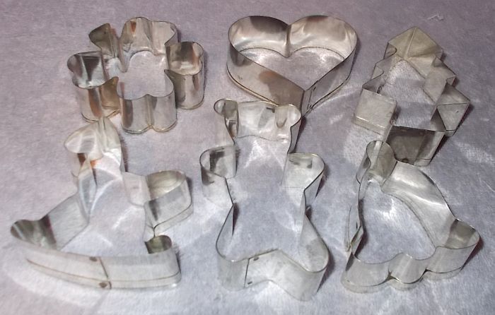 Vintage Set of 6 Metal Christmas Cookie Cutters Bell Tree, Teddy Bear, H... - $9.95