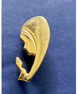 Mother Mary praying small vintage brooch - $19.75