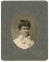 Circa 1890&#39;S Cabinet Card Of Woman In White Dress With Bow. Lenney Newport, Pa - £7.46 GBP