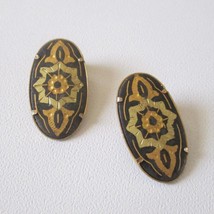 Vintage Damascene Oval Clip Earrings Black Green Floral Goldtone Jewelry - £17.89 GBP