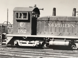 Northern Pacific Railway Railroad NP #152 SW-1200 Electromotive B&amp;W Photograph - £7.46 GBP