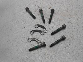 2011 Cadillac CTS Front of Front Drive Shaft Mounting Bolts  - €29,20 EUR