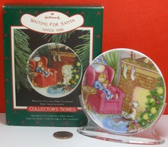Hallmark Keepsake Ornament &quot;Waiting for Santa&quot; Miniature Plate #2 w/Stan... - $166.82 MXN