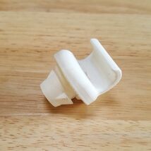 2x Nissan QASHQAI J10 Sun Visor Clip 96409-BC402 - $12.87